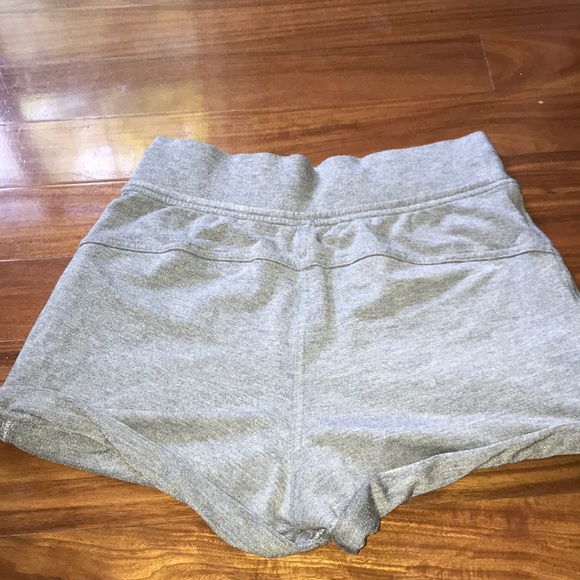 Lulu lemon sweatshorts - Picture 3 of 7
